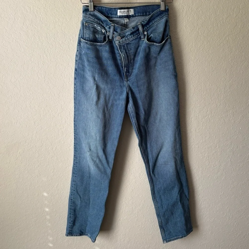 Abercrombie & Fitch | 90’s Straight Ultra High Rise Jean Size 26 / 2R Curve Love - Picture 3 of 12